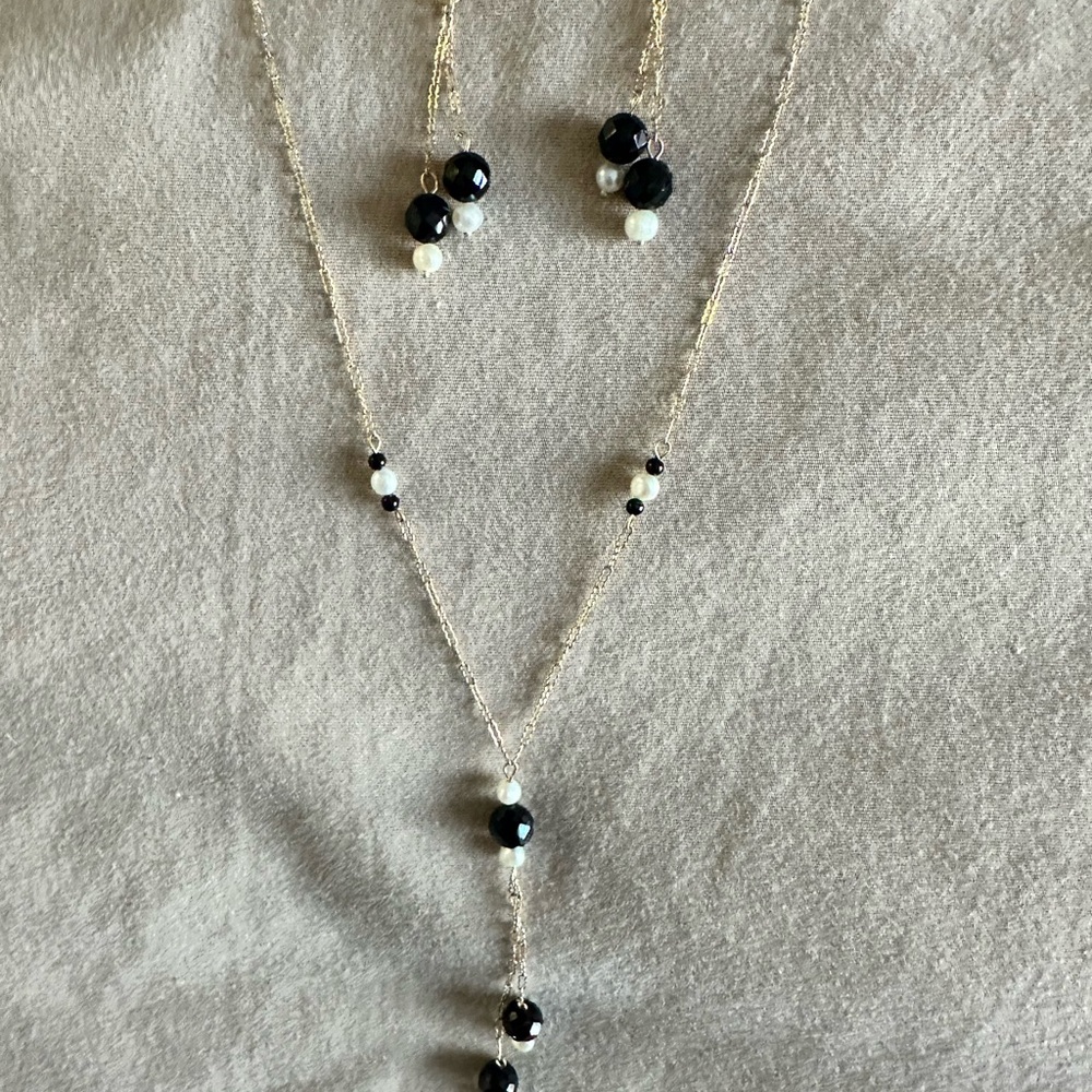 Elegant Black and White Jewelry Set